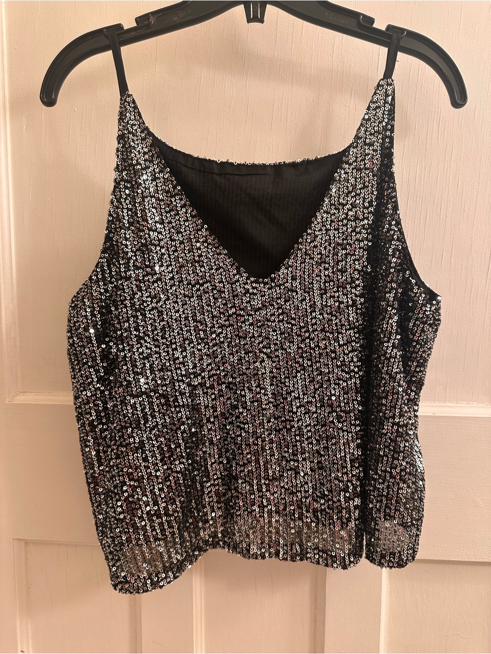 ⭐️ Sequin MED V-Neck Camisole Tank Top - Black Silver